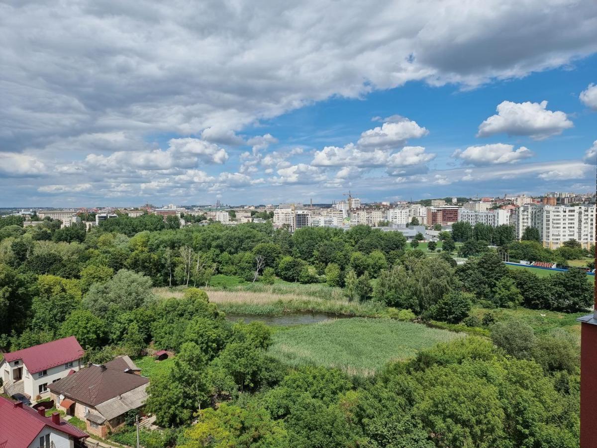 Світло Цілодобово Просторі Апартаменти Біля Гідропарку Топільче Ternopil Extérieur photo