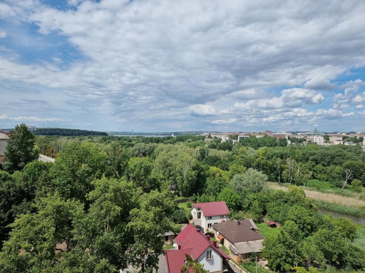 Світло Цілодобово Просторі Апартаменти Біля Гідропарку Топільче Ternopil Extérieur photo